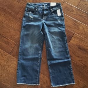 Brand new Maurices Mid Rise distressed crops